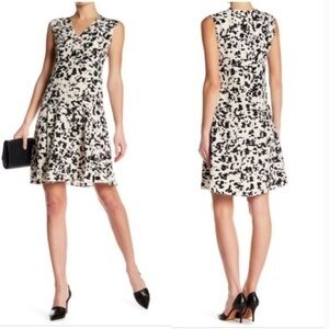Vince Confetti Print Silk V Neck  Career Classic Modern Woman Dress Size  6